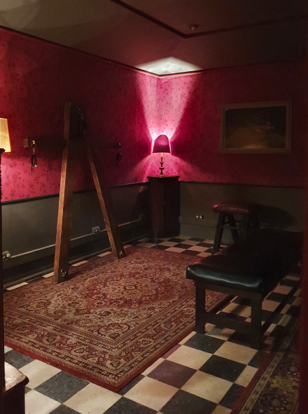 Mise en Scene Femdom Party in Lisbon, Portugal